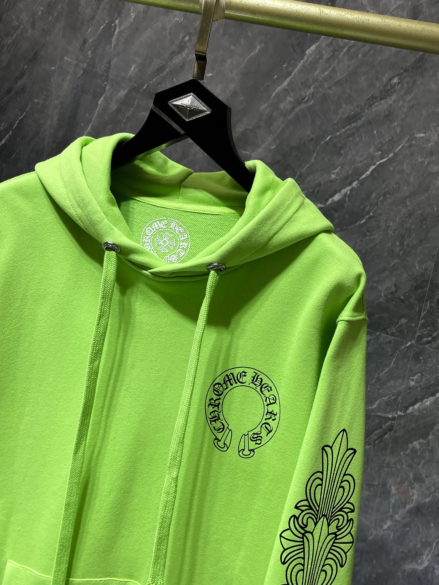 P240 Chrome Hearts Autumn and Winter 2025 Counter synchronization High-weight, environmentally friendly and high-quality top-quality fabrics Chrome Miami Ultra Limited Arm Horseshoe Hoody Counter synchronization 1:1 replica version Recommended colors: Limited green Limited orange Sizes: S, M, L, XL
